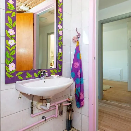 4 Person In Appartement